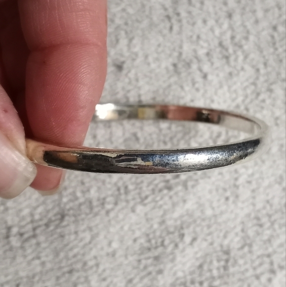 Silvertone plain Bangle bracelet - Picture 1 of 4